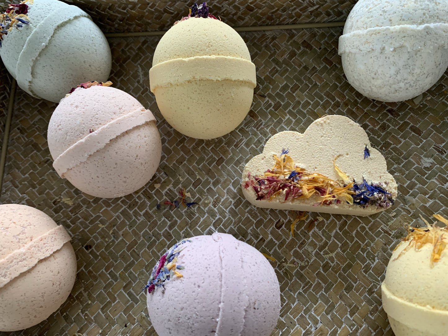 Cloudfizzy Bath Bomb - Vegan Bath Bomb with Shea Butter and Hemp Oil Bath Bomb